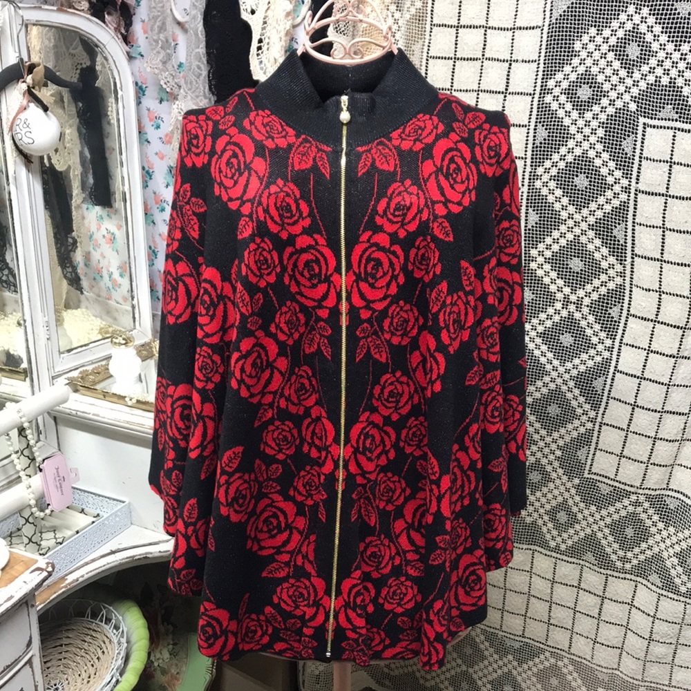 Vintage style cape with gold zipper